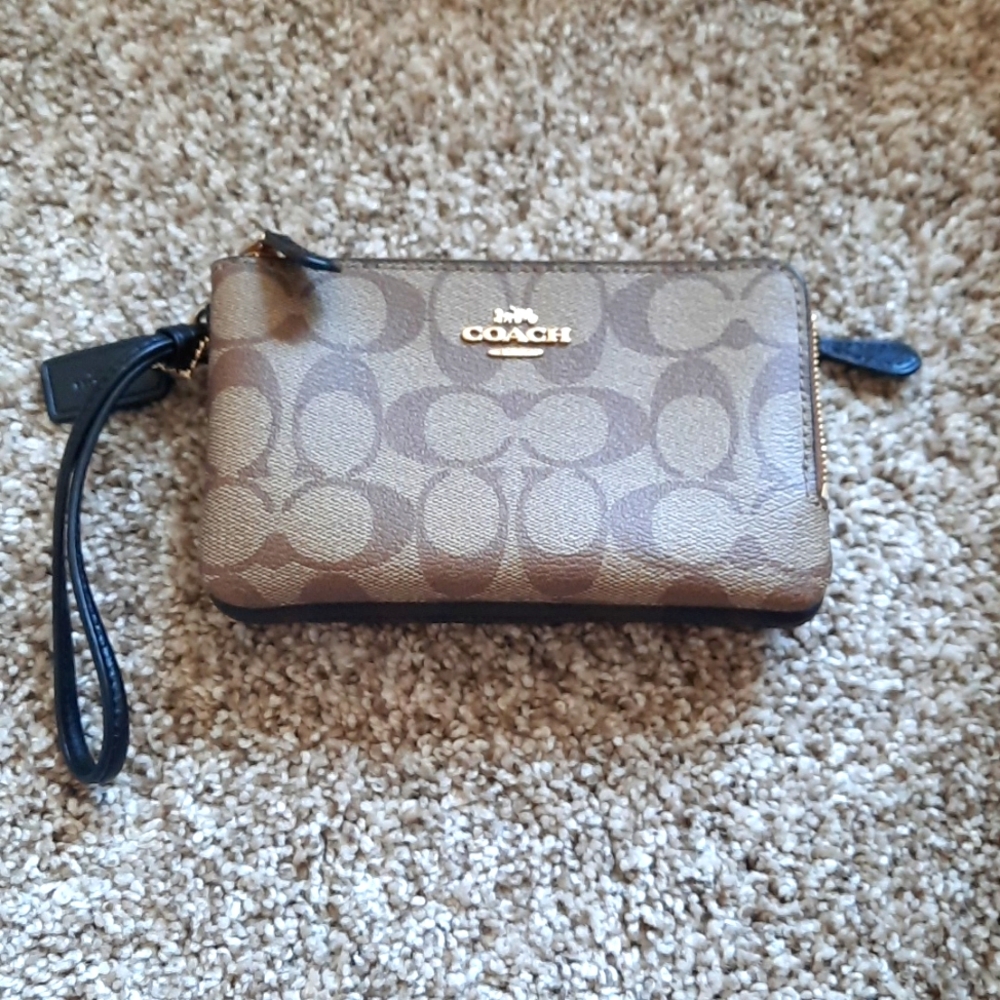Coach wristlet 2 sided like new